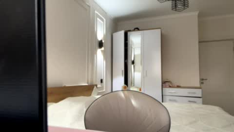 scarlettleszczynski online show from April 4, 2026, 11:29 am