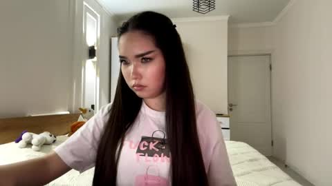 scarlettleszczynski online show from April 14, 2026, 2:23 pm