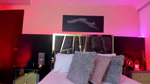 scarlettorres online show from November 11, 2025, 7:03 pm