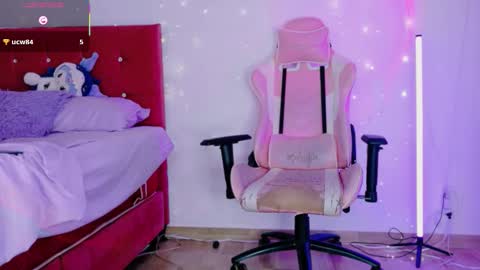 chloe online show from November 19, 2025, 5:29 am