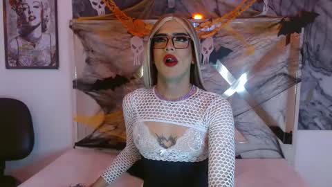 Snapshot of scarlettqueencs chatting on October 27, 2025, 5:00 am Scarlett online show from October 27, 2025, 5:00 am