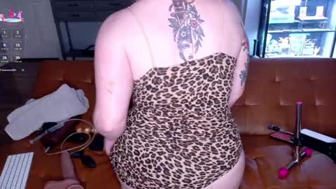 ScarlettredFF online show from May 10, 2026, 4:06 am