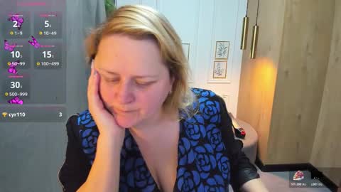 Scarlett online show from November 12, 2025, 5:41 am