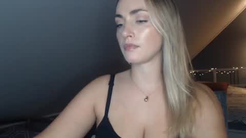 Snapshot of scarlettxblonde chatting on August 2, 2026, 8:18 pm ScarlettxBlonde online show from August 2, 2026, 8:18 pm