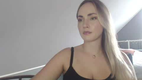 Snapshot of scarlettxblonde chatting on August 3, 2026, 3:27 pm ScarlettxBlonde online show from August 3, 2026, 3:27 pm