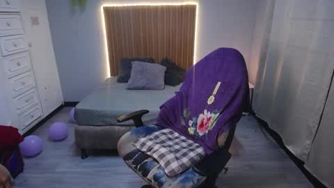 Scarllett online show from November 29, 2025, 5:21 am