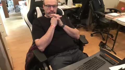 Snapshot of schief6218 chatting on March 18, 2026, 1:03 pm schief6218 online show from March 18, 2026, 1:03 pm