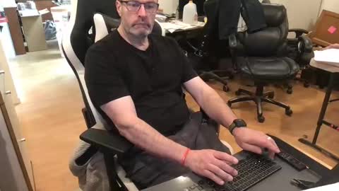 Snapshot of schief6218 chatting on March 27, 2026, 1:00 pm schief6218 online show from March 27, 2026, 1:00 pm