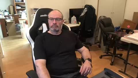 Snapshot of schief6218 chatting on April 3, 2026, 4:49 pm schief6218 online show from April 3, 2026, 4:49 pm