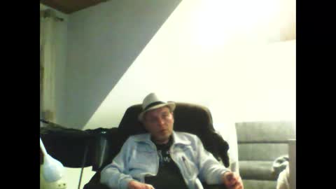 schnibschnab online show from March 16, 2026, 5:44 am