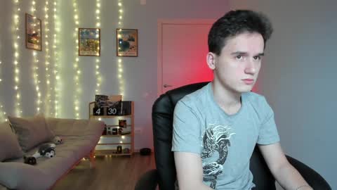 Snapshot of scooby_r chatting on December 16, 2024, 5:06 am Thomas brunette and Alex blond online show from December 16, 2024, 5:06 am