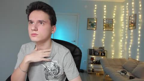 Snapshot of scooby_r chatting on December 25, 2024, 3:29 am Thomas brunette and Alex blond online show from December 25, 2024, 3:29 am