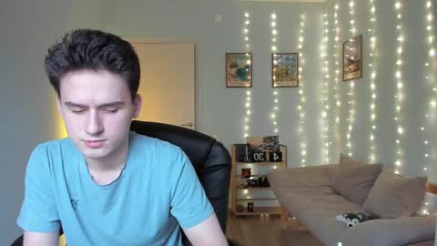 Snapshot of scooby_r chatting on December 29, 2024, 2:21 pm Thomas brunette and Alex blond online show from December 29, 2024, 2:21 pm