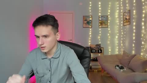 Snapshot of scooby_r chatting on January 6, 2025, 11:29 am Thomas brunette and Alex blond online show from January 6, 2025, 11:29 am