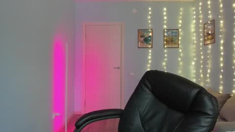 Snapshot of scooby_r chatting on January 9, 2025, 8:45 am Thomas brunette and Alex blond online show from January 9, 2025, 8:45 am