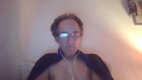 Snapshot of scotchwhieskie chatting on November 3, 2025, 12:13 am scotchwhieskie online show from November 3, 2025, 12:13 am