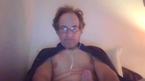 Snapshot of scotchwhieskie chatting on November 5, 2025, 12:32 am scotchwhieskie online show from November 5, 2025, 12:32 am