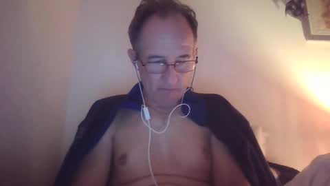 Snapshot of scotchwhieskie chatting on December 14, 2025, 11:20 pm scotchwhieskie online show from December 14, 2025, 11:20 pm