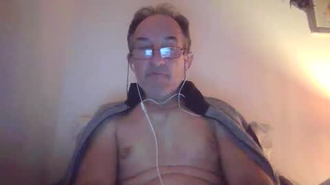 Snapshot of scotchwhieskie chatting on December 20, 2025, 11:45 pm scotchwhieskie online show from December 20, 2025, 11:45 pm