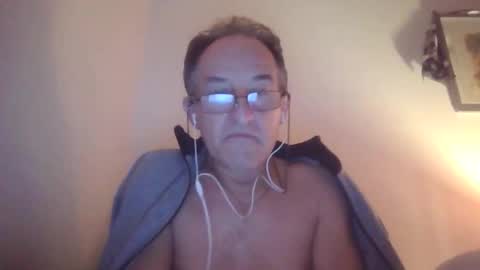 Snapshot of scotchwhieskie chatting on December 21, 2025, 11:45 pm scotchwhieskie online show from December 21, 2025, 11:45 pm