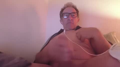 Snapshot of scotchwhieskie chatting on May 14, 2026, 11:00 pm scotchwhieskie online show from May 14, 2026, 11:00 pm