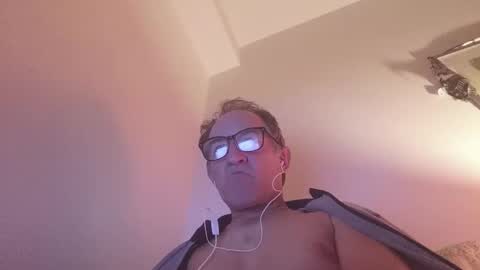 Snapshot of scotchwhieskie chatting on May 16, 2026, 11:14 pm scotchwhieskie online show from May 16, 2026, 11:14 pm