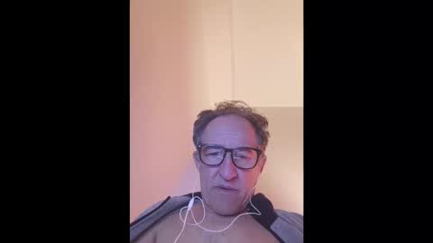 Snapshot of scotchwhieskie chatting on May 17, 2026, 10:28 pm scotchwhieskie online show from May 17, 2026, 10:28 pm