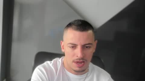 Snapshot of scotty_music chatting on October 4, 2025, 3:32 pm Ricardo online show from October 4, 2025, 3:32 pm