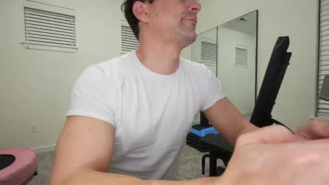 Snapshot of scottybeam chatting on December 18, 2024, 4:20 am Scotty online show from December 18, 2024, 4:20 am