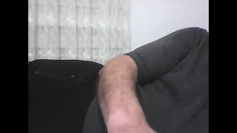 Snapshot of screw2 chatting on February 8, 2025, 4:36 pm Evren online show from February 8, 2025, 4:36 pm