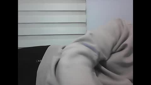 Snapshot of screw2 chatting on February 16, 2025, 5:37 pm Evren online show from February 16, 2025, 5:37 pm