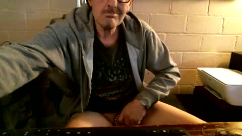 Snapshot of sdh69 chatting on October 19, 2025, 10:10 pm eating pussy  sucking dick online show from October 19, 2025, 10:10 pm