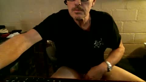 Snapshot of sdh69 chatting on October 23, 2025, 12:43 am eating pussy  sucking dick online show from October 23, 2025, 12:43 am