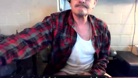 eating pussy  sucking dick online show from January 31, 2026, 7:23 pm