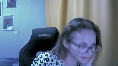 Snapshot of sea_dream chatting on September 21, 2025, 3:35 pm SEA Dream online show from September 21, 2025, 3:35 pm