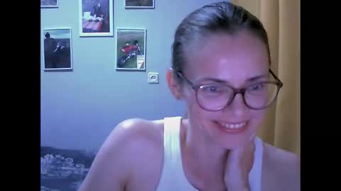 Snapshot of sea_dream chatting on November 16, 2025, 3:39 pm SEA Dream online show from November 16, 2025, 3:39 pm