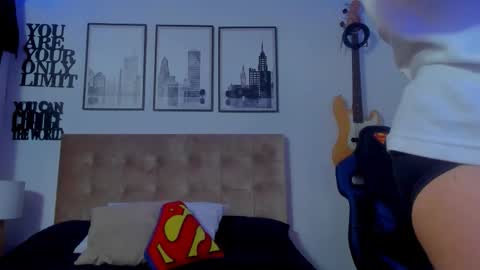 Sean Carrera online show from November 12, 2025, 3:07 am