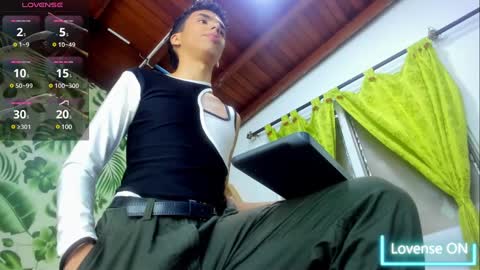 Snapshot of seantroyy chatting on February 10, 2025, 3:57 am Sean online show from February 10, 2025, 3:57 am