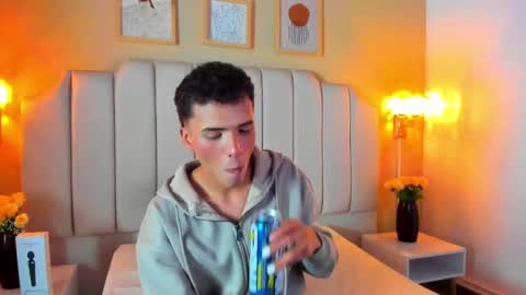 Sean online show from October 28, 2025, 4:49 am
