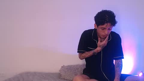 Snapshot of sebas_and_mila chatting on September 29, 2025, 1:00 am  CAMILA Y SEBASTIAN online show from September 29, 2025, 1:00 am