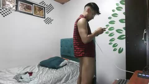 Snapshot of sebas_baby chatting on November 17, 2025, 6:14 pm SEBASTIAN online show from November 17, 2025, 6:14 pm