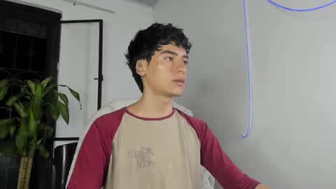 Snapshot of sebas_rosse chatting on September 23, 2025, 11:08 pm sebastian online show from September 23, 2025, 11:08 pm