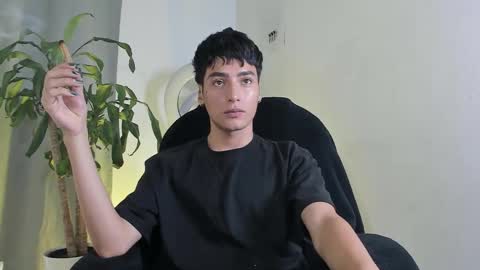 Snapshot of sebas_rosse chatting on December 17, 2025, 2:01 pm sebastian online show from December 17, 2025, 2:01 pm