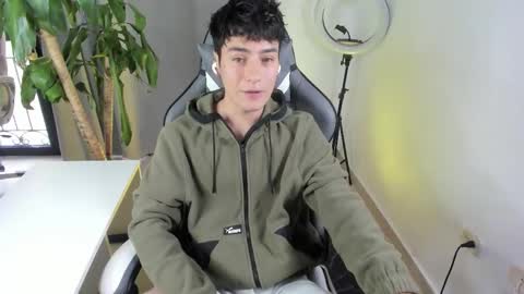 Snapshot of sebas_rosse chatting on February 23, 2026, 3:53 pm sebastian online show from February 23, 2026, 3:53 pm