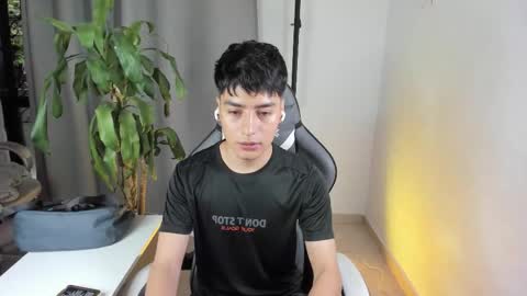 Snapshot of sebas_rosse chatting on March 23, 2026, 1:04 pm sebastian online show from March 23, 2026, 1:04 pm