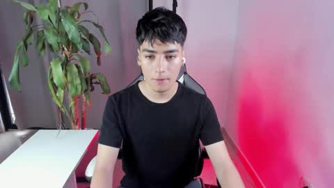 Snapshot of sebas_rosse chatting on March 24, 2026, 3:17 pm sebastian online show from March 24, 2026, 3:17 pm