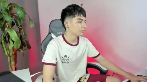 Snapshot of sebas_rosse chatting on March 26, 2026, 3:39 pm sebastian online show from March 26, 2026, 3:39 pm