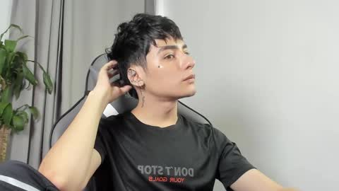 Snapshot of sebas_rosse chatting on April 16, 2026, 5:47 pm sebastian online show from April 16, 2026, 5:47 pm