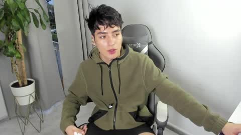 Snapshot of sebas_rosse chatting on April 21, 2026, 10:56 pm sebastian online show from April 21, 2026, 10:56 pm