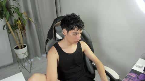 Snapshot of sebas_rosse chatting on April 23, 2026, 10:45 pm sebastian online show from April 23, 2026, 10:45 pm